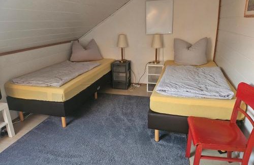 Unterallgau Apartamento | GästeZimmer im Altbau Dachgeschoss mit kleinem Bad WLAN, TV und Parkplatz