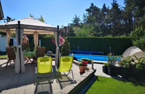 Ziltendorf Casa | Gästezimmer im bewohnten EFH mit Pool und Garten