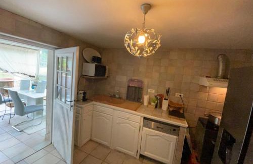 Sarlat-la-Caneda Casa | Gîte 1 à 6 personnes Rez de jardin de la villa piscine et sauna à partager Jacuzzi en option
