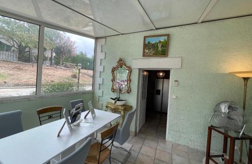 Sarlat-la-Caneda Casa | Gîte 1 à 6 personnes Rez de jardin de la villa piscine et sauna à partager Jacuzzi en option
