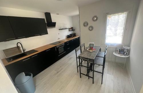 Ouzouer-sur-Loire Casa | Gîte 10 pers. avec jardin à 200m des commerces, proche Loire et forêt d'Orléans - FR-1-590-281