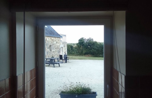 Rostrenen Casa | Gîte 4 Personnes en Centre Bretagne, Avec Piscine Extérieure Chauffée et spa