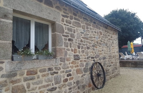 Rostrenen Casa | Gîte 5 Personnes en Centre Bretagne, Avec Piscine Exterieure Chauffée et spa