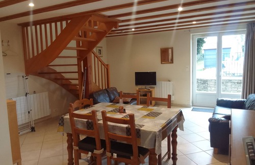 Rostrenen Casa | Gîte 5 Personnes en Centre Bretagne, Avec Piscine Exterieure Chauffée et spa