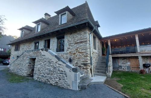 Arpajon-sur-Cere Casa | Gîte 8 pers avec jacuzzi et jardin Aurillac