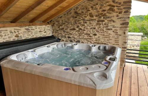 Arpajon-sur-Cere Casa | Gîte 8 pers avec jacuzzi et jardin Aurillac