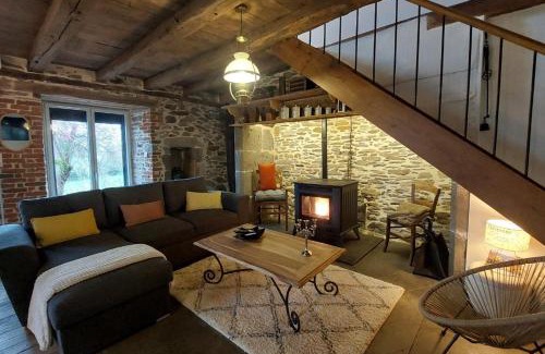 Arpajon-sur-Cere Casa | Gîte 8 pers avec jacuzzi et jardin Aurillac