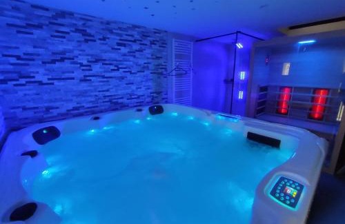 Benfeld Casa | Gîte Ange ou Démon, jacuzzi, sauna, love room, location à la journée