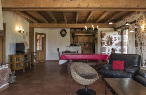 Audes Casa | Gîte Authentique avec Confort Moderne, Cheminée, Jardin, Jeux pour Enfants, à 13km de Montluçon - FR-1-489-119