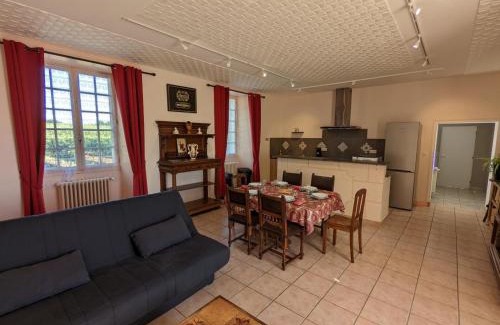 Cherves-Richemont Casa | Gîte avec 3 chambres, jardin privatif, 12 vélos, proche de Cognac - FR-1-653-205