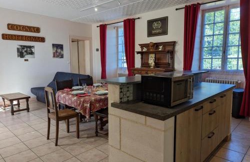 Cherves-Richemont Casa | Gîte avec 3 chambres, jardin privatif, 12 vélos, proche de Cognac - FR-1-653-205