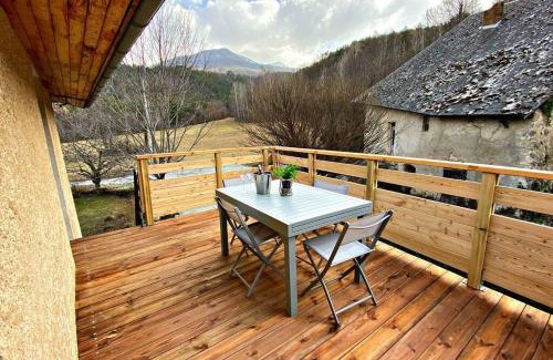 Les Sagnieres Apartamento | Gîte avec jacuzzi privatif