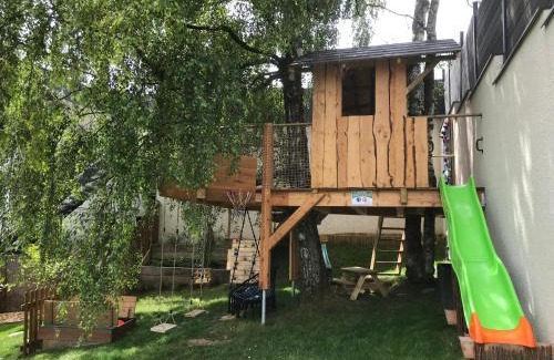 Barberaz Casa | Gîte avec piscine chauffée & aires de jeux pour enfants
