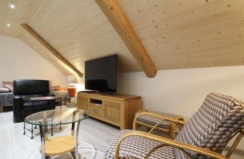 Freycenet-la-Cuche Casa | Gîte chaleureux 5 chambres près de Freycenet-la-Cuche, idéal pour familles et amis, animaux admis - FR-1-582-23