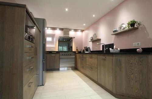 Freycenet-la-Cuche Casa | Gîte chaleureux 5 chambres près de Freycenet-la-Cuche, idéal pour familles et amis, animaux admis - FR-1-582-23