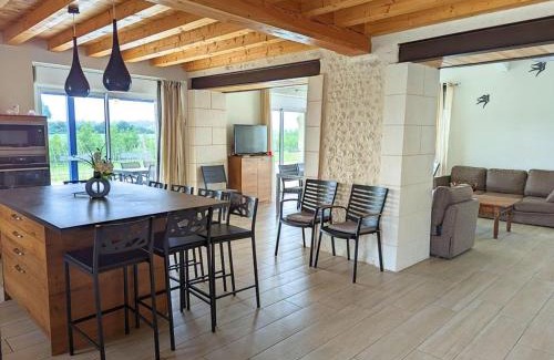 Salles-de-Barbezieux Casa | Gîte Charentais avec piscine, terrasse, et pêche - confort moderne et charme rural - FR-1-653-87