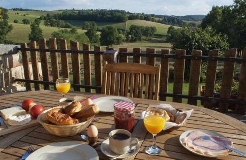 Chirassimont Casa | Gîte charmant avec four à pain, jardin, terrasse, jeux et poêle à bois, acceptant animaux - FR-1-496-137
