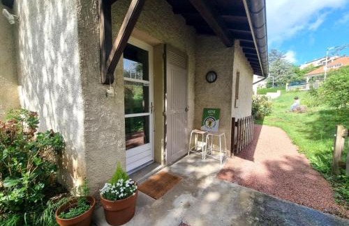 Saint-Galmier Casa | Gîte charmant avec jardin, terrasse et tout confort à Saint-Galmier - FR-1-496-293