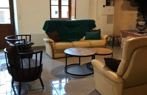 Yvre-l'Eveque Casa | Gîte charmant près du circuit du Mans, 12 pers., 5 ch., rénové avec 3 sdb, nature et attractions proches - FR-1-410-342