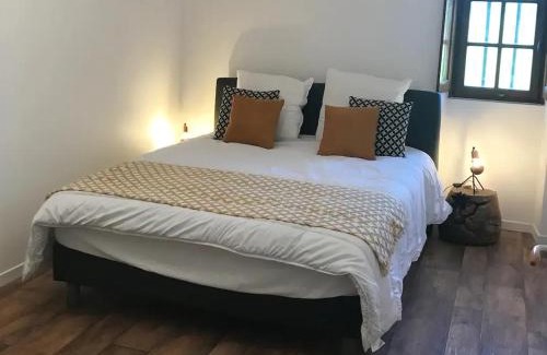 Yvre-l'Eveque Casa | Gîte charmant près du circuit du Mans, 12 pers., 5 ch., rénové avec 3 sdb, nature et attractions proches - FR-1-410-342
