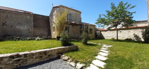 Asnieres-la-Giraud Casa | Gîte chez Sylvie et Eric Coppin