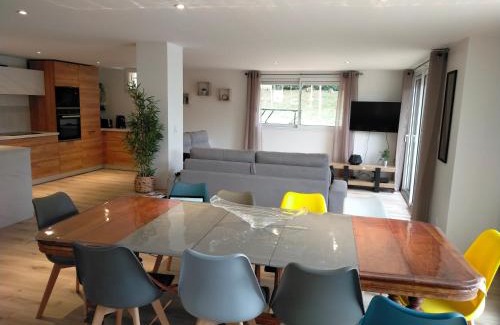 Feyzin Casa | Gîte climatisé à 15 min de Lyon avec jardin privé