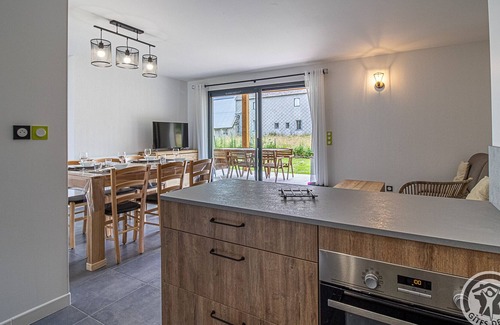 Campan Cabaña | Gîte-Confortable-Baño para personas con movilidad reducida-Vista a la Montana...