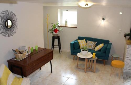 Cherveix-Cubas Casa | Gîte cosy 4 pers., terrasse, proche activités nature, WiFi, parking à Cherveix-Cubas - FR-1-616-392