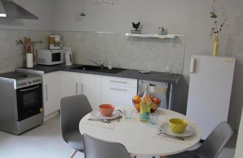 Cherveix-Cubas Casa | Gîte cosy 4 pers., terrasse, proche activités nature, WiFi, parking à Cherveix-Cubas - FR-1-616-392