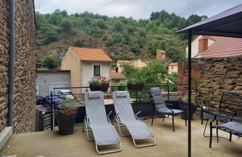 Auzon Casa | Gîte cosy avec jeux et terrasse à Auzon - FR-1-582-338