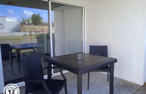 Saint-Michel-en-l'Herm Casa | Gîte cosy pour 2, proche plages et Marais Poitevin, avec terrasse privative à Saint-Michel-en-l'Herm - FR-1-426-549