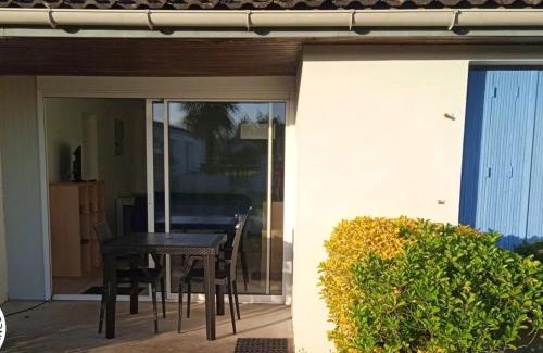 Saint-Michel-en-l'Herm Casa | Gîte cosy 2 pers. près des plages et du Marais Poitevin, avec terrasse couverte - tout inclus - FR-1-426-550