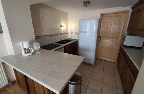 Dommartin-les-Remiremont Cabaña | Gîte dans chalet Chloé-Terraza-Gîte-Familiar-Baño con ducha