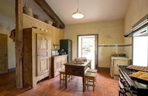 Saint-Just-la-Pendue Casa | Gîte de charme avec spa, sauna et jardin pour 12 personnes - FR-1-496-54