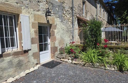 Souvigny Casa | Gîte de Charme à Souvigny, Jardin Privatif, Animaux Bienvenus - FR-1-489-581