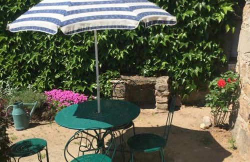 Veranne Casa | Gîte de charme avec cheminée, jardin et wifi, proche rando et ski à Véranne - FR-1-496-255