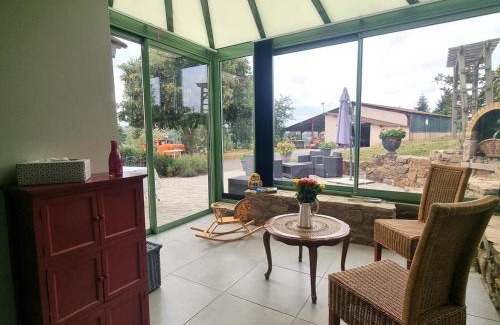 Saint-Galmier Casa | Gîte de charme avec terrasse, jardin et jeux - tout inclus, lits faits, linge fourni à Saint-Galmier - FR-1-496-300