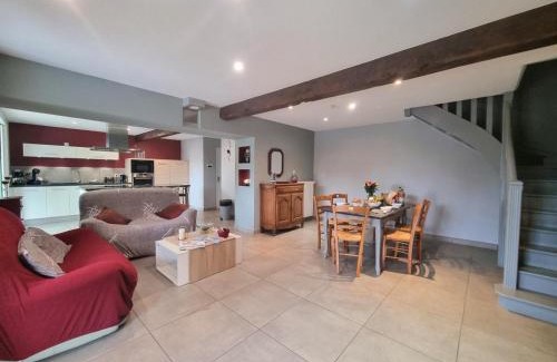 Saint-Galmier Casa | Gîte de charme avec terrasse, jardin et jeux - tout inclus, lits faits, linge fourni à Saint-Galmier - FR-1-496-300