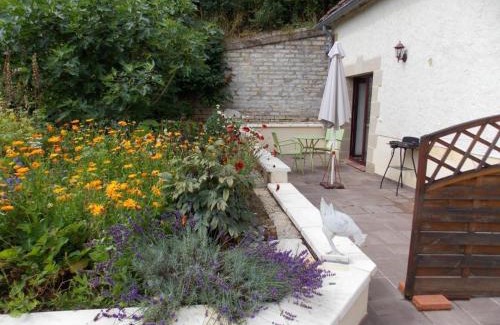 Neuvy Apartamento | Gîte de charme rural avec terrasse, jardin privé, chevaux à proximité et équipements modernes - FR-1-489-213