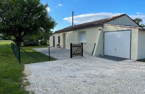 Lesparre-Medoc Casa | Gîte de Ferme Vigneronne Avec Ateliers Découvertes Apiculture