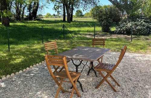 Lesparre-Medoc Casa | Gîte de Ferme Vigneronne Avec Ateliers Découvertes Apiculture