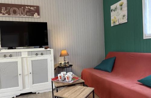 Le Theil Casa | Gîte De Fontariol avec Piscine Couverte en Auvergne - FR-1-489-590