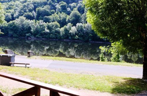 Laval-sur-Luzege Apartamento | Gîte de France Chalet - Gîte de France 4 personnes MAE-6504