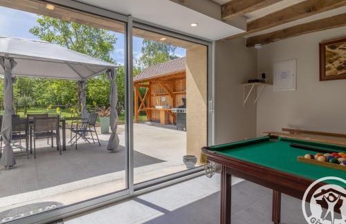 Boce Casa | Gîte de groupe avec salle de jeux, jardin 4000m², proche forêt de Chandelais et Zoo de la Flèche - FR-1-622-56