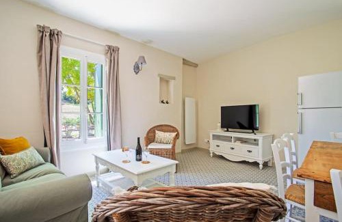 Montagnac Casa | Gîte de Groupe campagne 15 personnes avec piscine