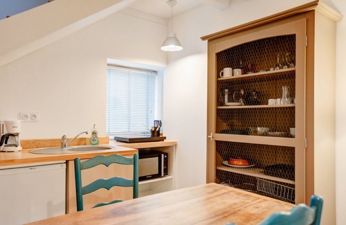 Pont-Saint-Esprit Cabaña | Gîte de l'Atelier-Gîte-Confortable-Habitación con desagüe-Terraza
