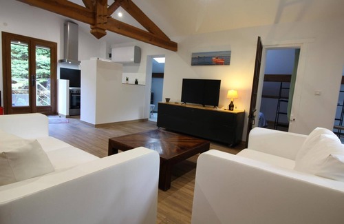 Salles Casa | Gîte de la Fleur - Salles