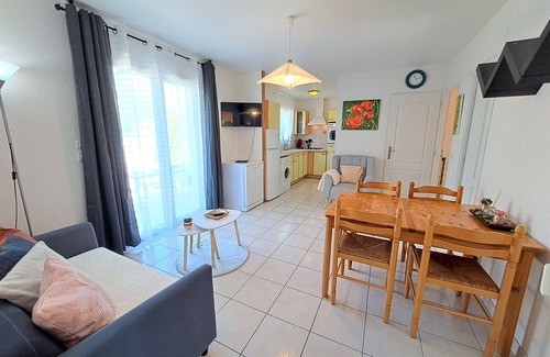 Limogne-en-Quercy Casa | Gîte de Lescurou Coquelicot 4 Guests–Pool, Nature & Peaceful Family Retreat