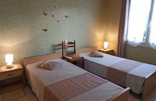 Fontenoy-le-Chateau Casa | Gîte de plain-pied avec terrasse, proche port et station thermale, idéal pour familles - FR-1-589-24