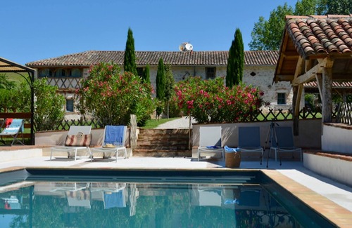 Marzens Apartamento | casa gde 18 personas + piscina, tenis y Spa + sala de recepción de 50 personas